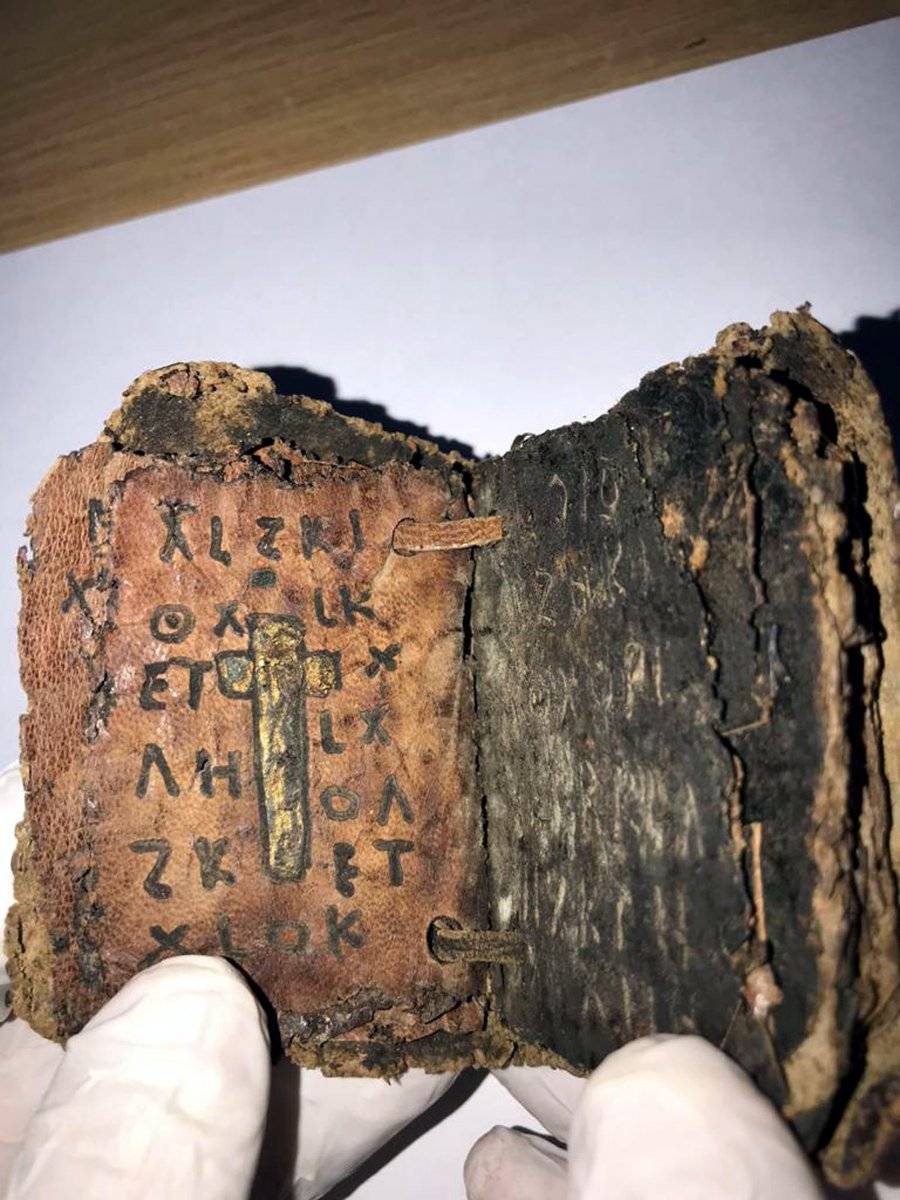 Tekirdağ'da 650 yıllık İncil'i satmaya çalışan 4 şüpheli yakalandı