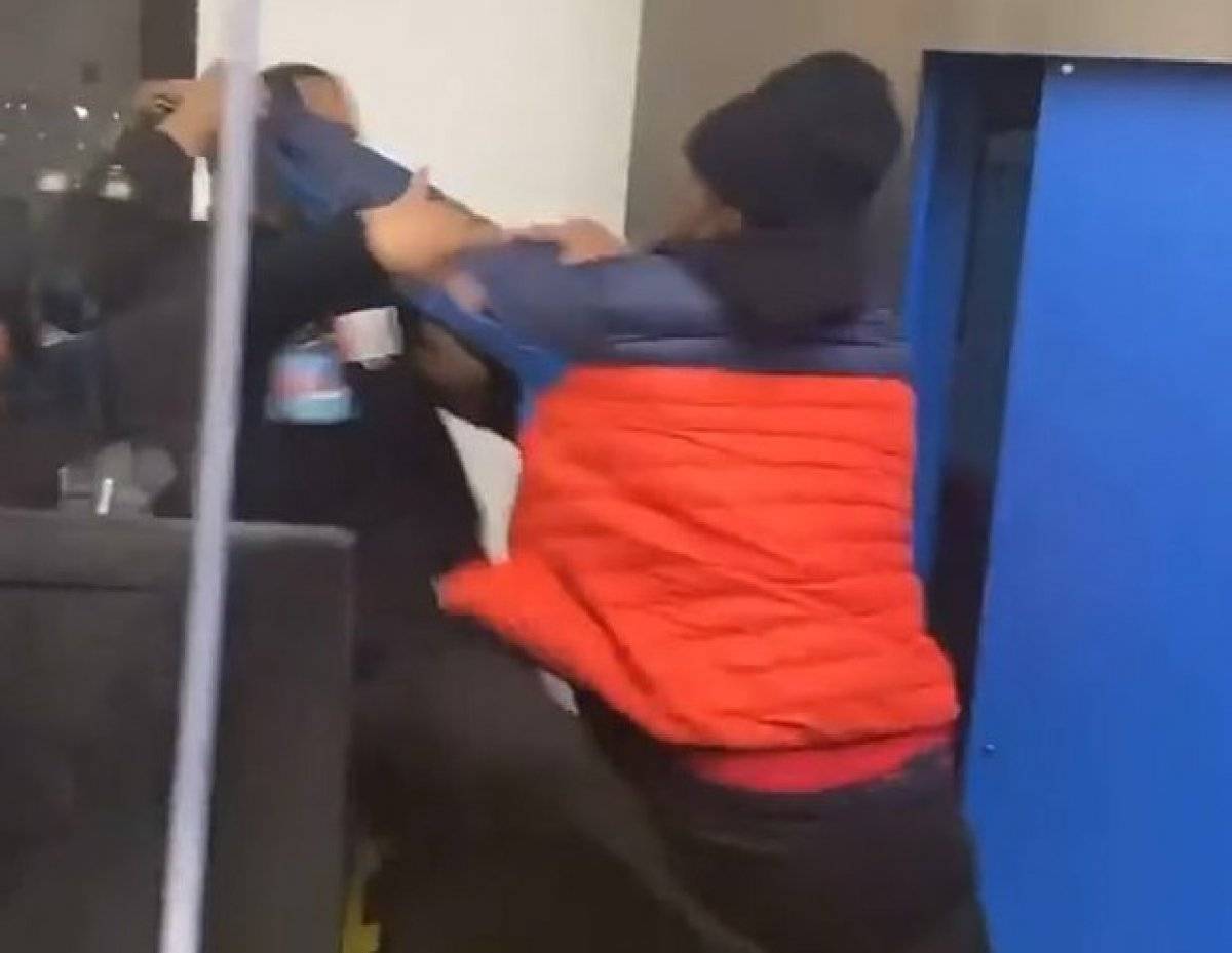 ABD'de havalimanında bagaj kavgası