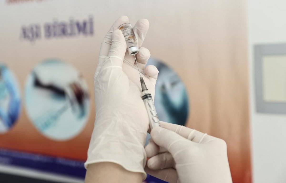 Sağlık çalışanlarına yönelik ilk doz aşılamada sona gelindi