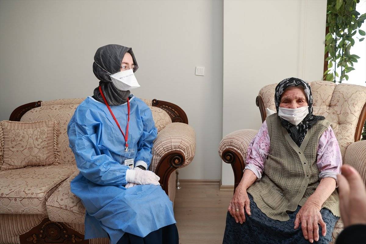 90 yaş üzerindekiler, evden aşılanmaya başlandı