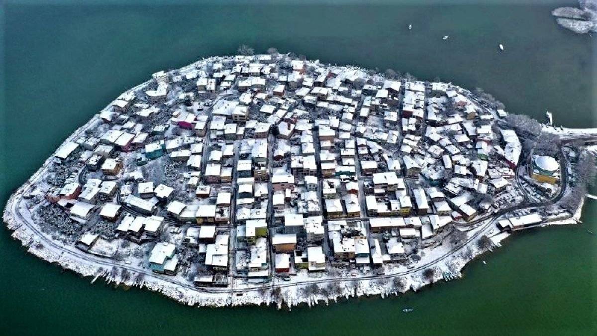 Türkiye'nin Küçük Venedik'i Gölyazı, beyaza büründü