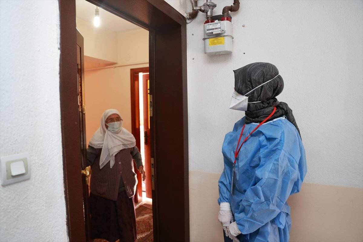 90 yaş üzerindekiler, evden aşılanmaya başlandı