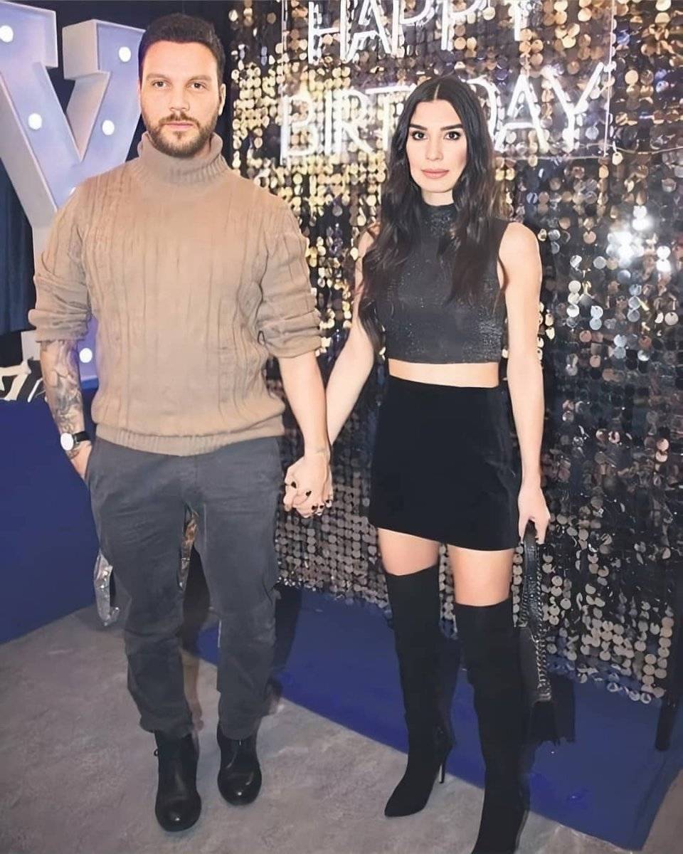 Sinan Akçıl'la barışan Burcu Kıratlı'nın yüzü gülüyor