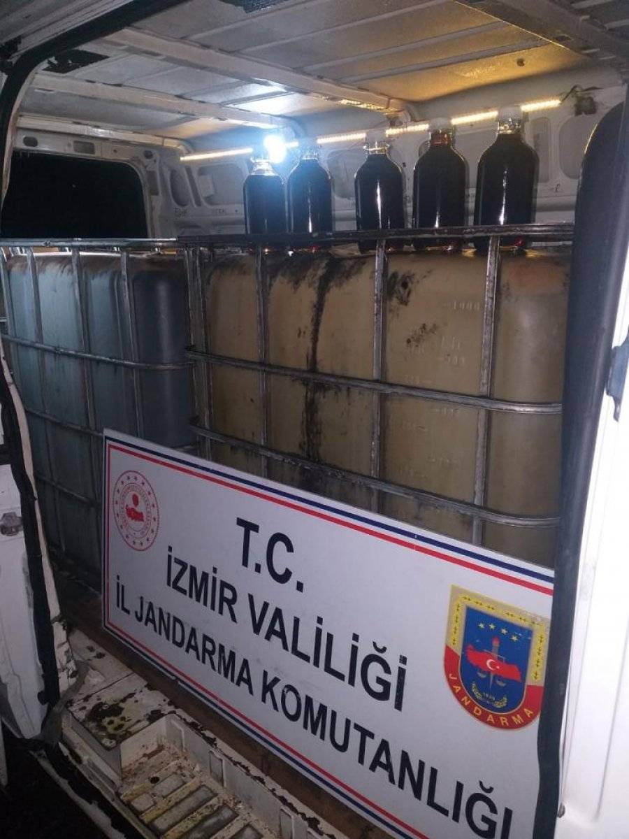İzmir'de 22 bin litre kaçak akaryakıt ele geçirildi