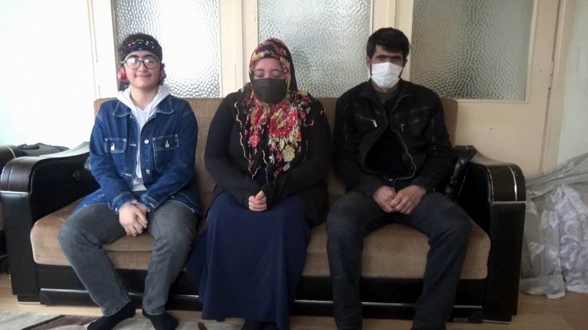 Erzincan'da kulaklarında keloid oluşan Yağmur yardım bekliyor