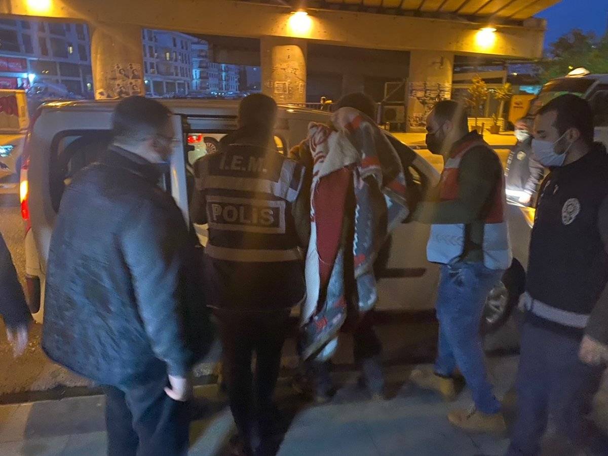 Maltepe'de sokakta kalan vatandaş günler süren ikna çabalarıyla otele yerleştirildi