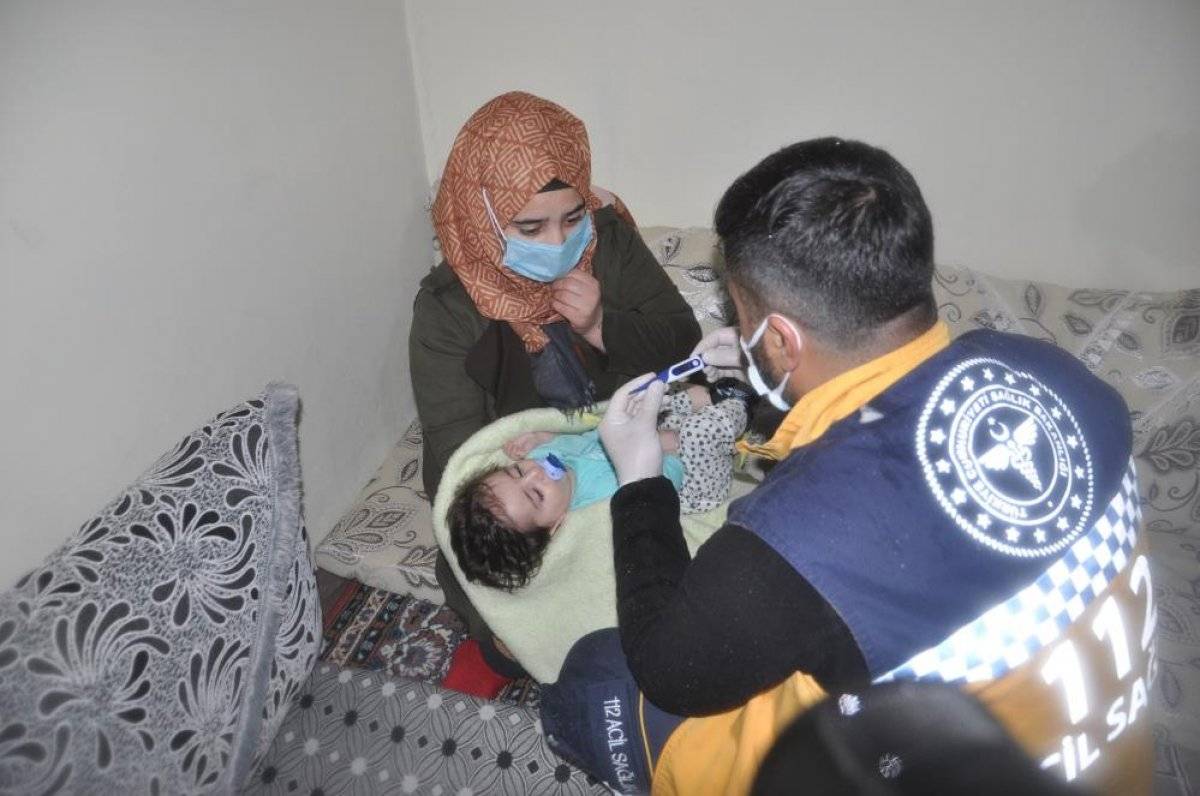 Hakkari'de 7 aylık bebek 4 saatte hastaneye yetiştirildi