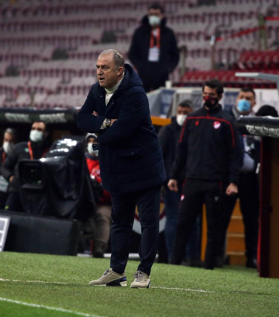 Fatih Terim: Saha içi ve dışında muhteşem bir Arda izliyorum