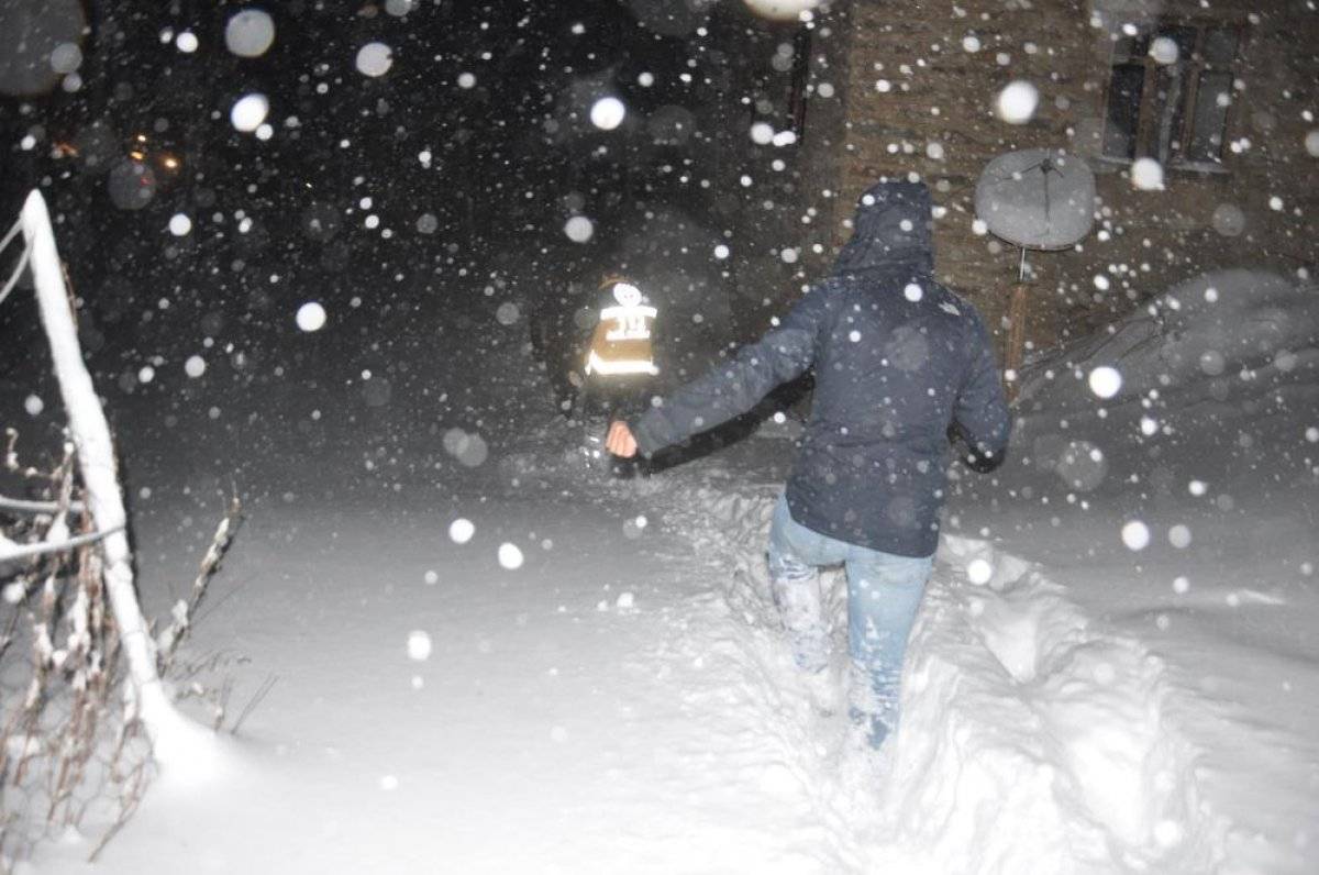 Hakkari'de 7 aylık bebek 4 saatte hastaneye yetiştirildi