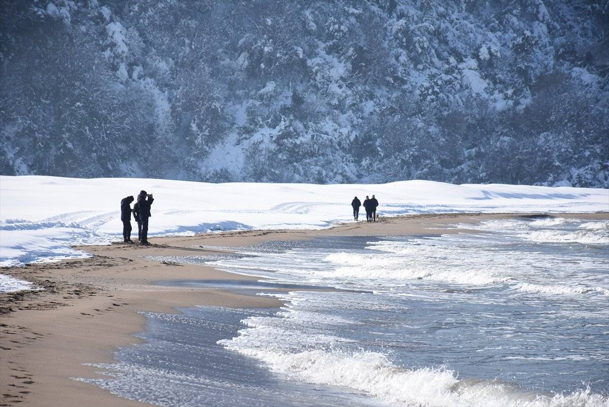 Karadeniz'de kaybolan 3 kişiyi arama çalışmaları sürüyor