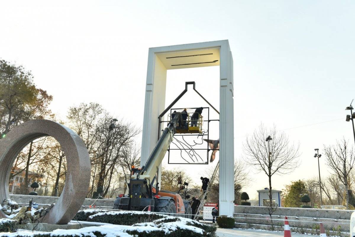 Ankara Büyükşehir Belediyesi'nden Gençlik Parkı'na Atatürk panosu