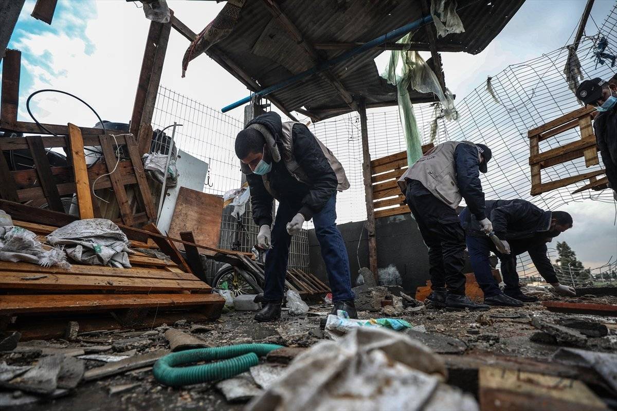 İsrail, Gazze'de eve saldırdı