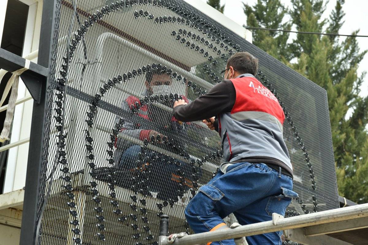 Ankara Büyükşehir Belediyesi'nden Gençlik Parkı'na Atatürk panosu