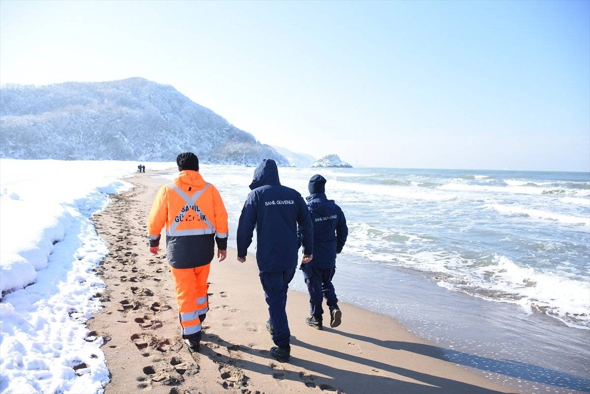 Karadeniz'de kaybolan 3 kişiyi arama çalışmaları sürüyor