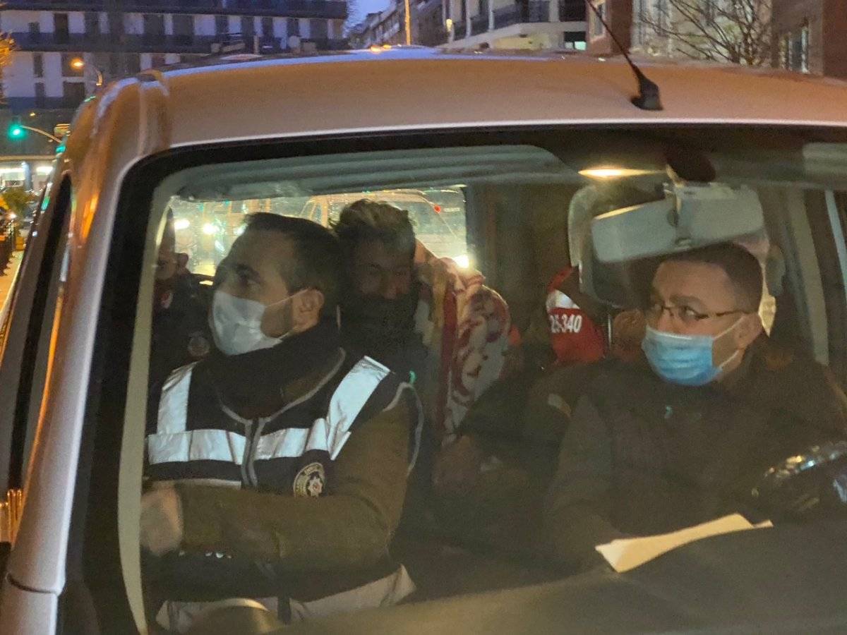 Maltepe'de sokakta kalan vatandaş günler süren ikna çabalarıyla otele yerleştirildi