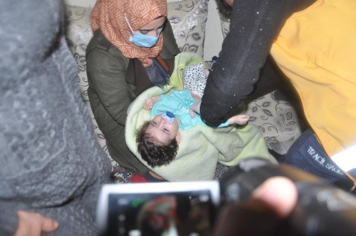 Hakkari'de 7 aylık bebek 4 saatte hastaneye yetiştirildi
