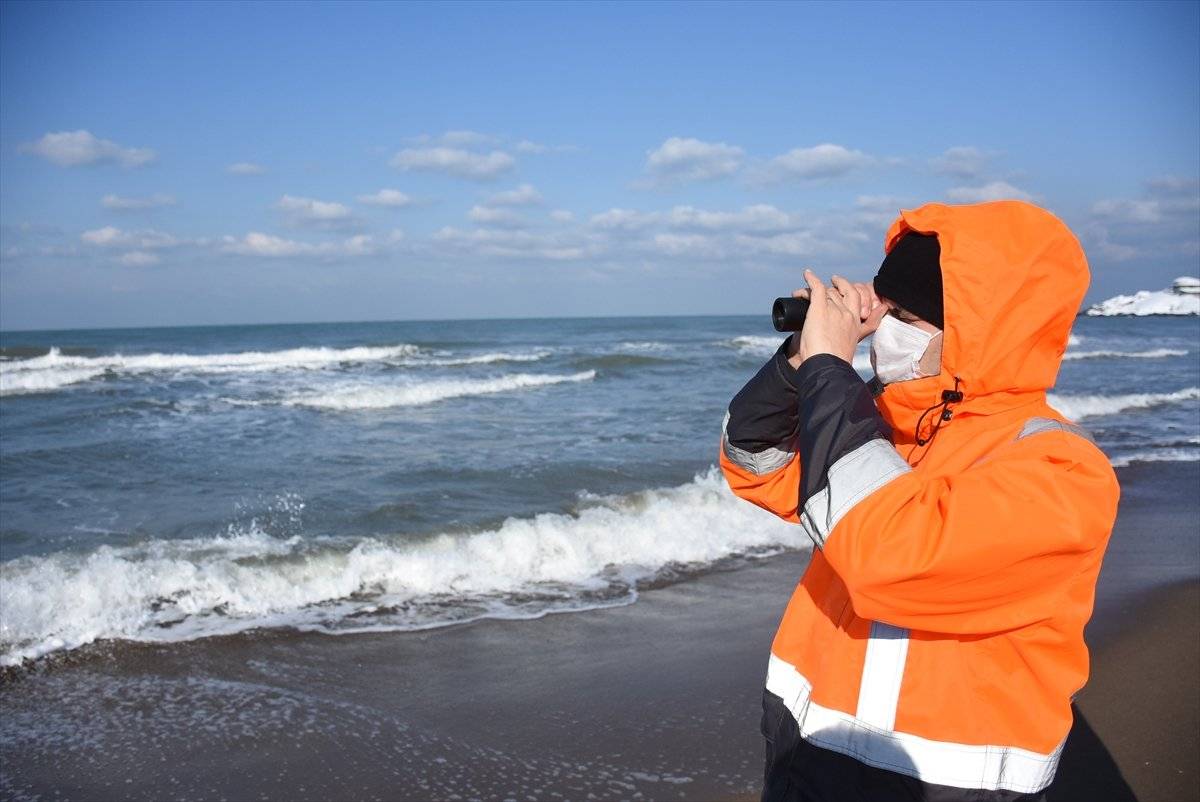 Karadeniz'de kaybolan 3 kişiyi arama çalışmaları sürüyor
