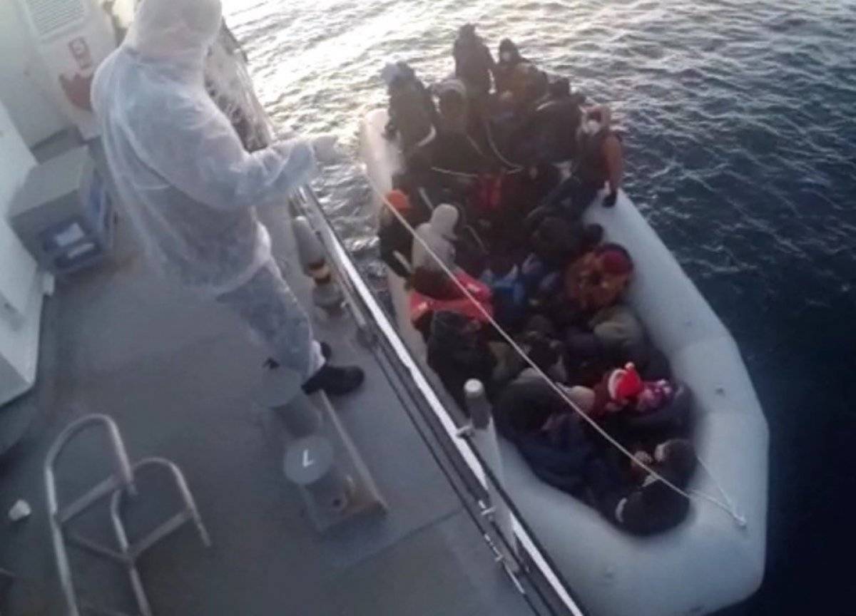 İzmir’de 32 göçmen kurtarıldı