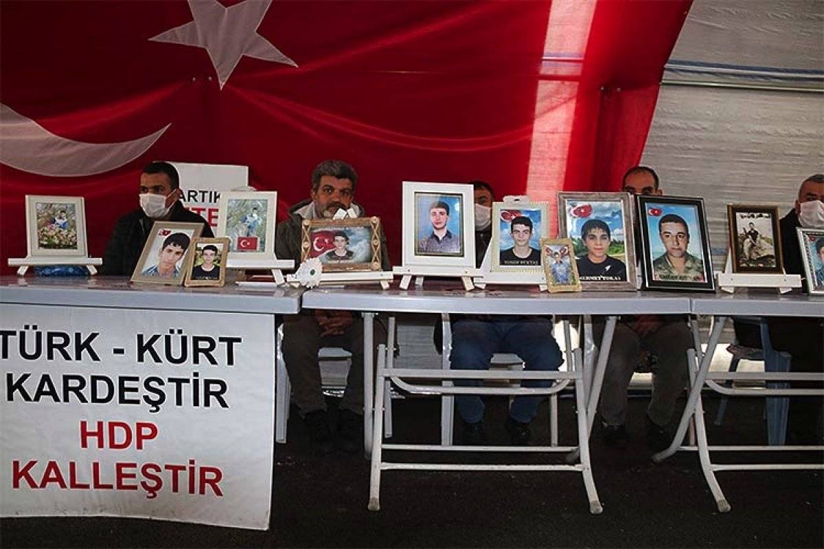 Diyarbakır annelerinden, güvenlik güçlerine teslim olun çağrısı