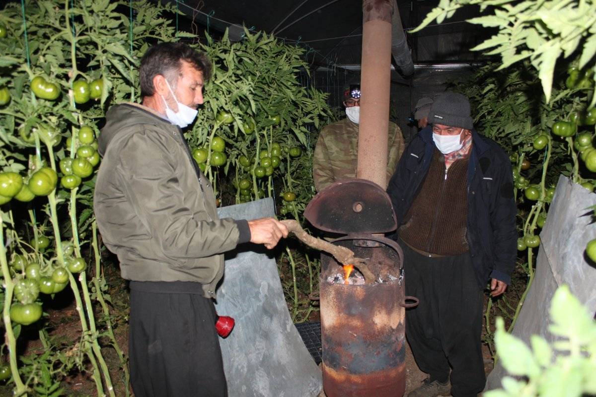 Meteoroloji uyardı, Mersin’de üreticiler zirai don nöbeti tuttu