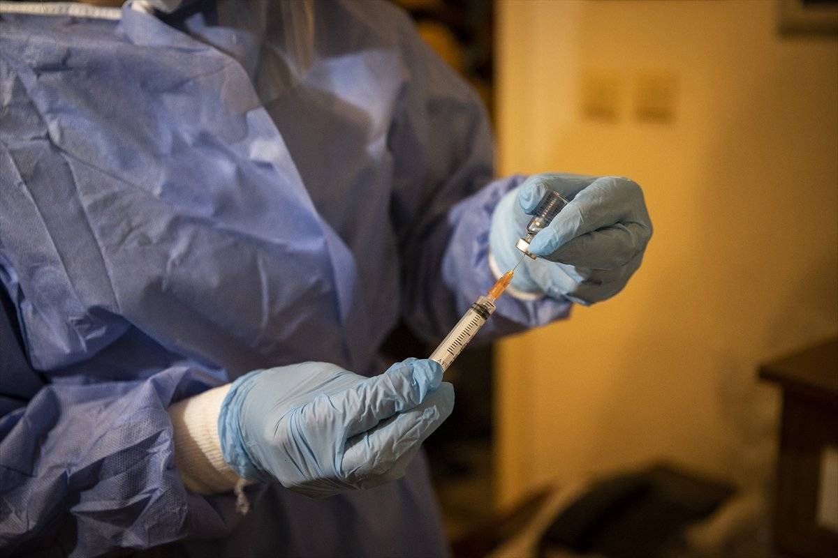 Ankara'nın en yaşlı iki kadını korona aşısını oldu