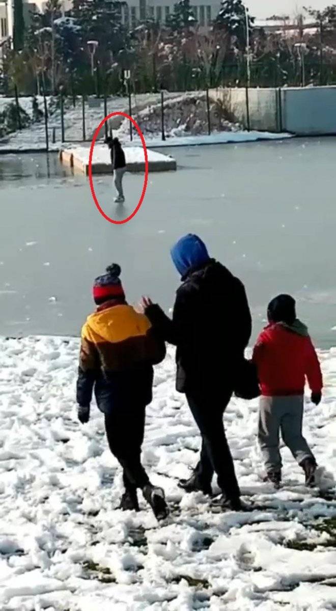 Nilüfer Çayı buz tuttu, Bursalılar üzerinde yürüdü