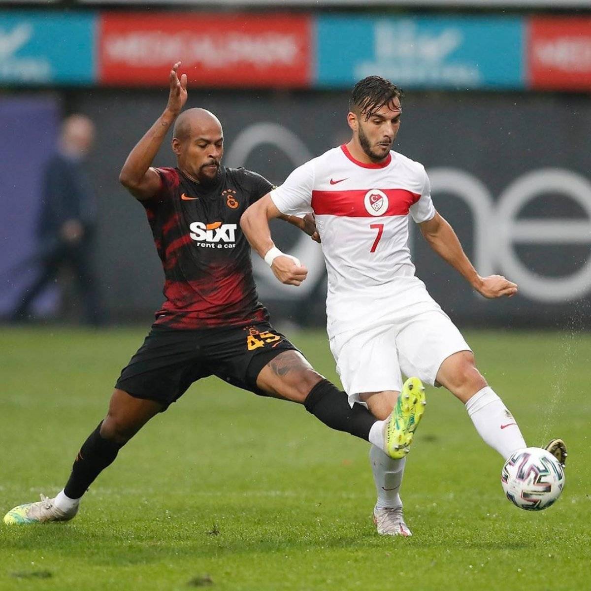 Galatasaray, Halil Dervişoğlu'yla el sıkıştı