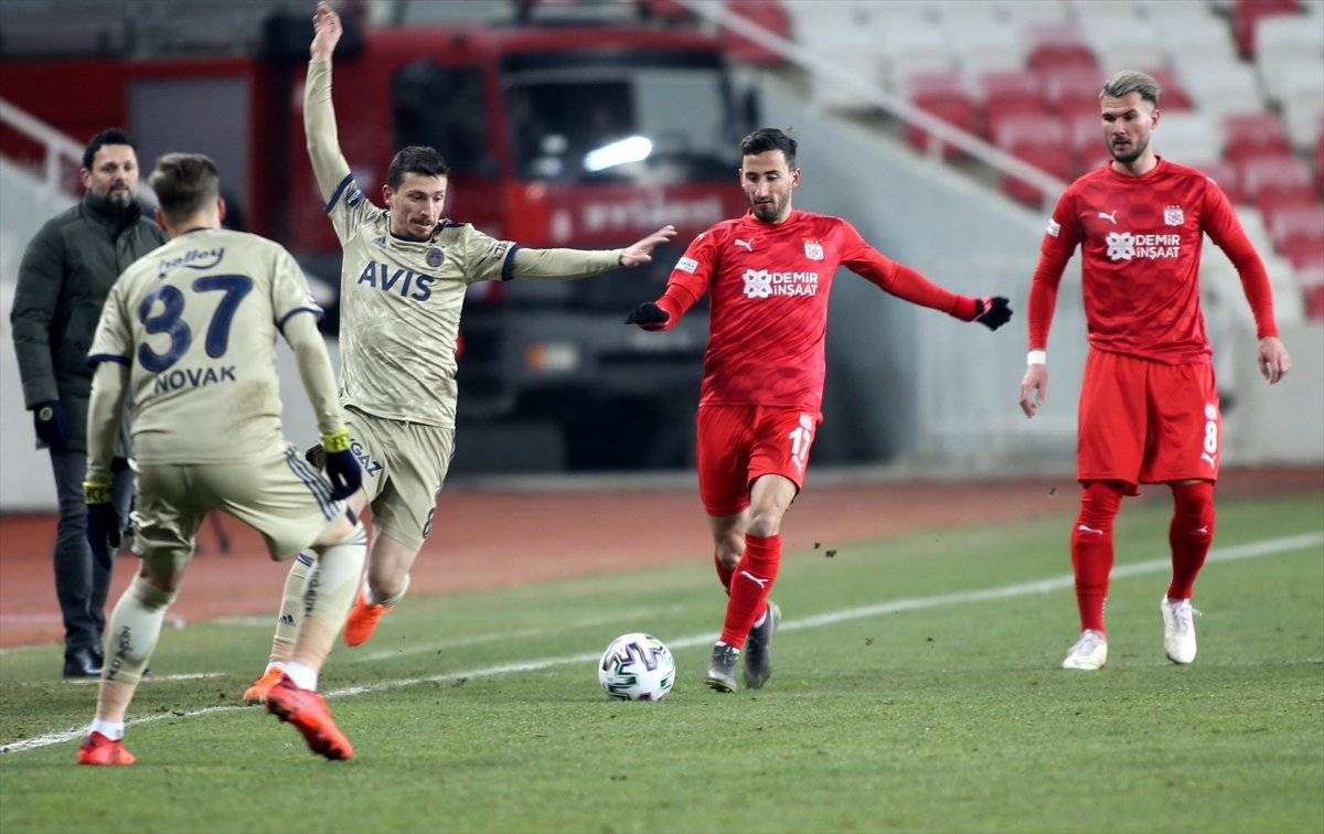 Fenerbahçe Sivas'ta 2 puan bıraktı