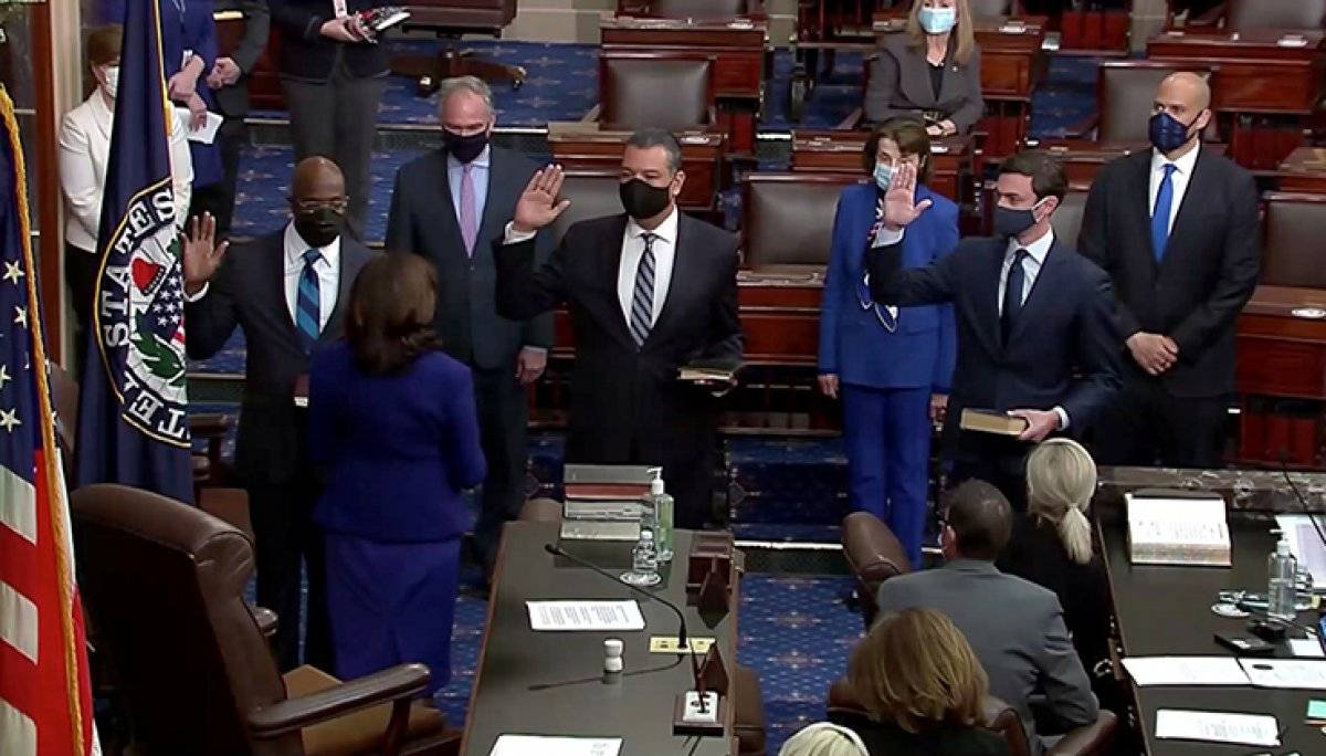 Kamala Harris, Senato'da konuşurken kahkaha attı