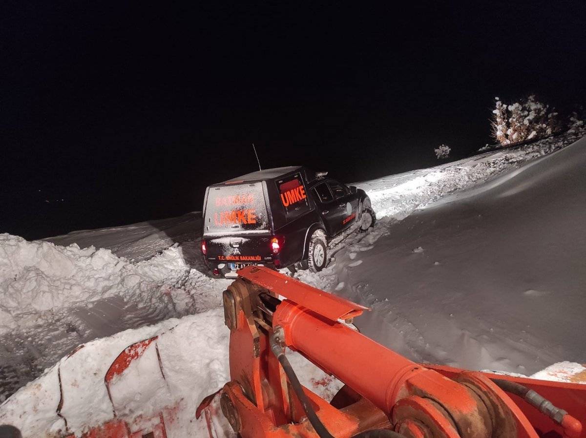 Batman'da mahsur kalan sağlık ekibi kurtarıldı