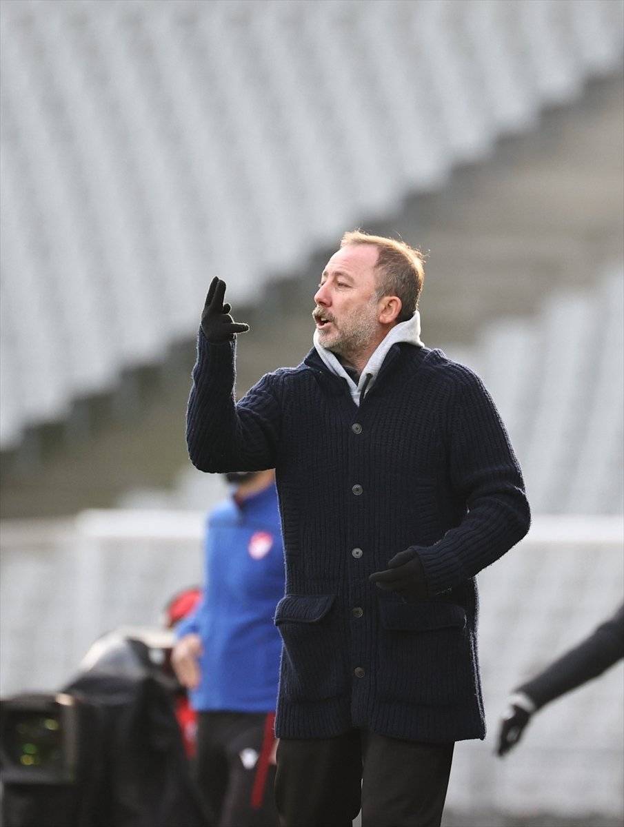 Sergen Yalçın: Beşiktaş'ta genç yaşlı diye bir ayrım yok