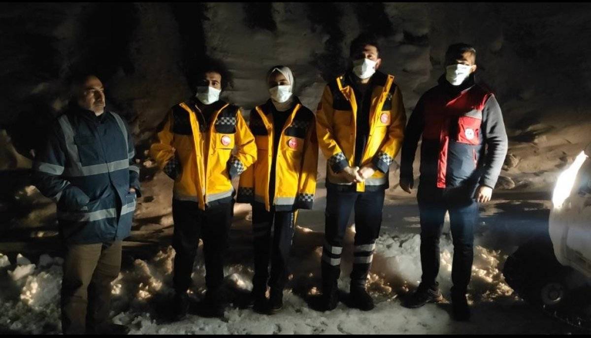 Batman'da mahsur kalan sağlık ekibi kurtarıldı