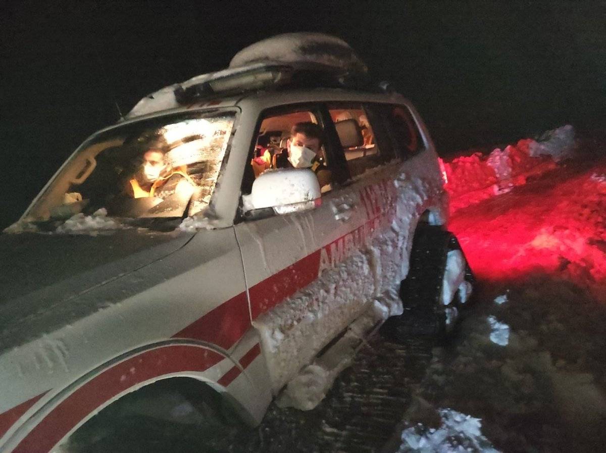 Batman'da mahsur kalan sağlık ekibi kurtarıldı