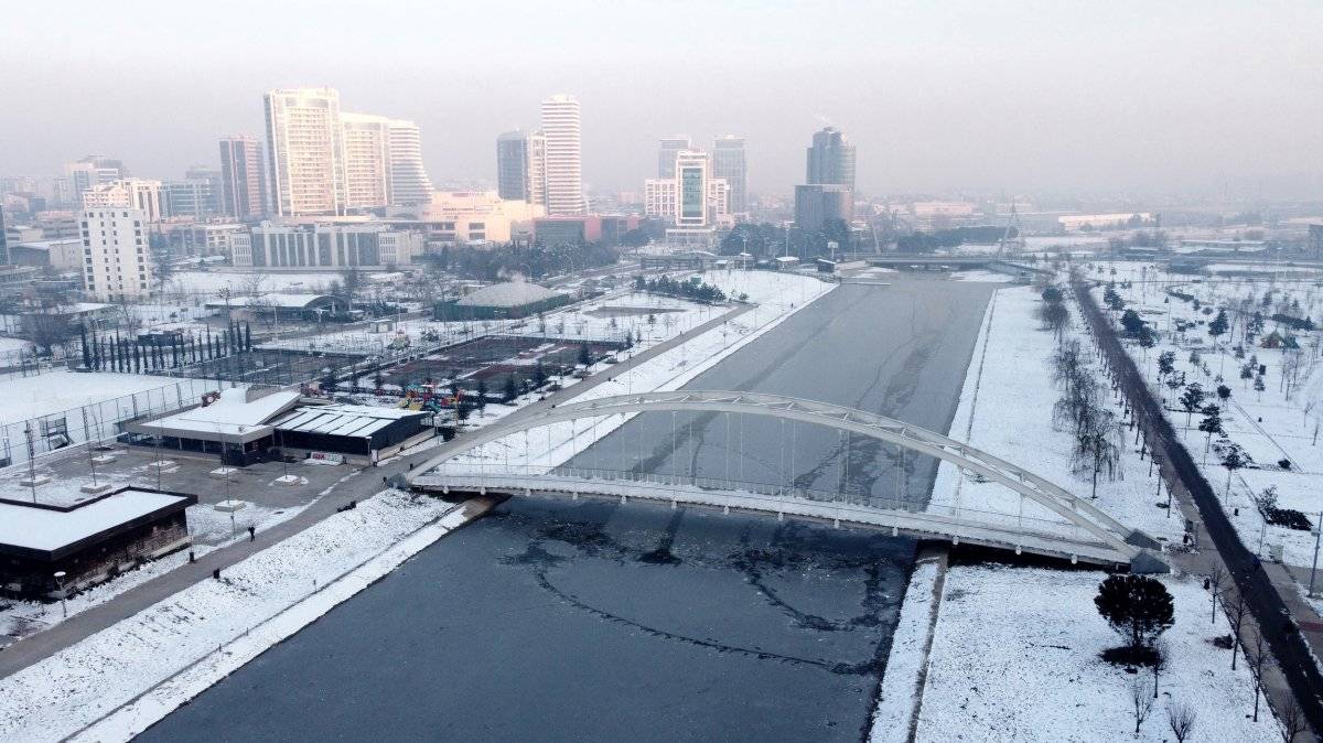 Nilüfer Çayı buz tuttu, Bursalılar üzerinde yürüdü