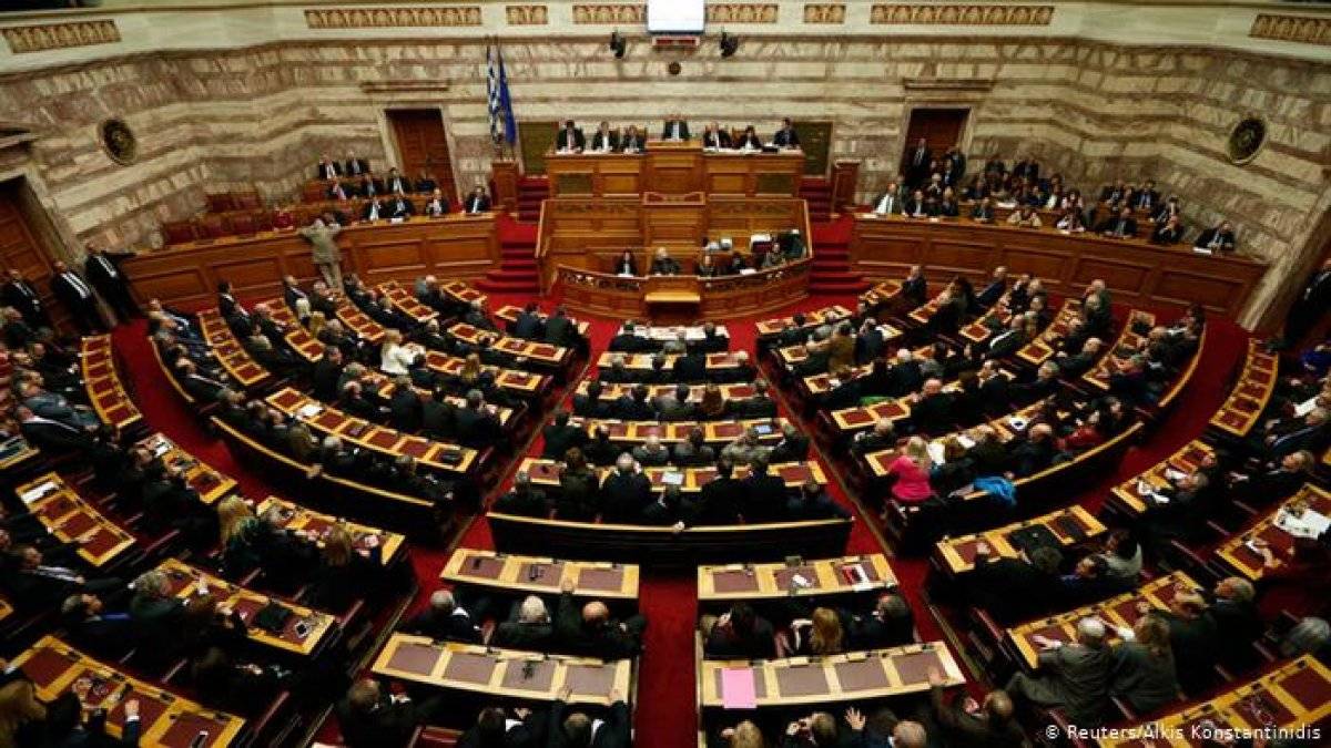 Yunanistan, İyon Denizi'nde kara sularını 12 mile çıkardı