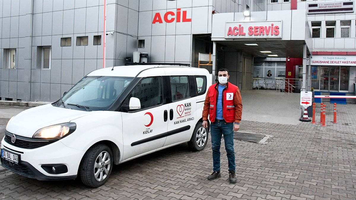 Gümüşhane'de Kızılay çalışanı, 15 yıldır hastalara hem kan taşıyor hem de bağış yapıyor
