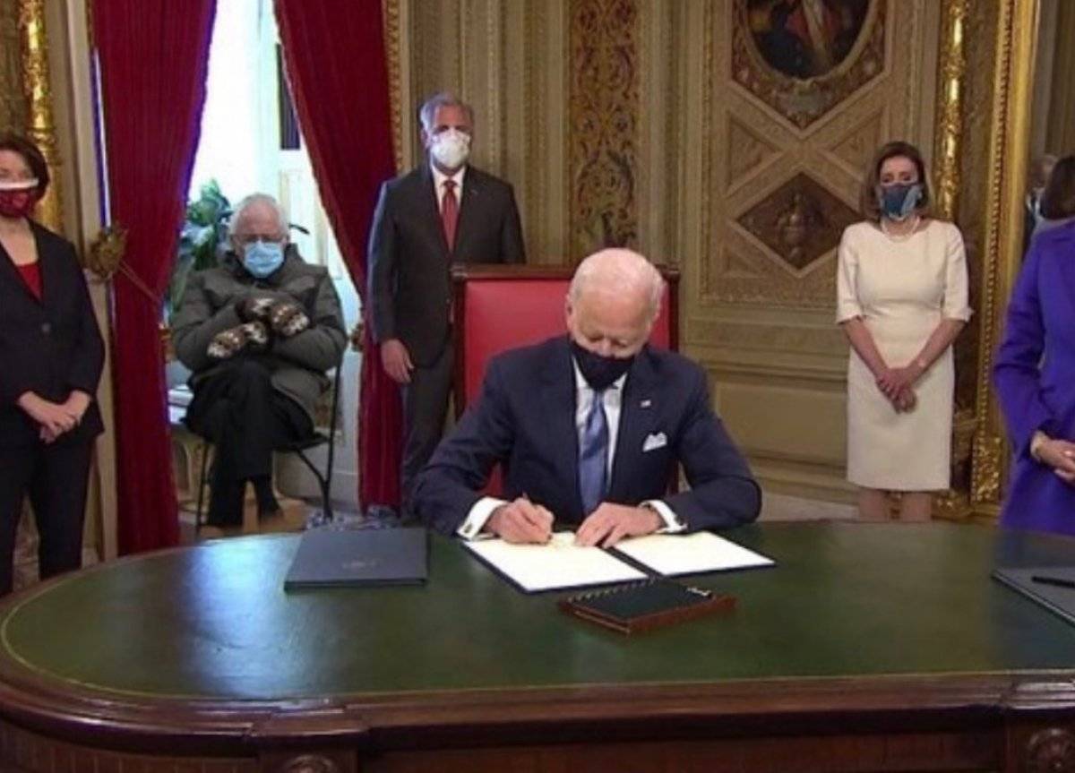 Bernie Sanders'ın yün eldivenleri sosyal medyanın gündeminde