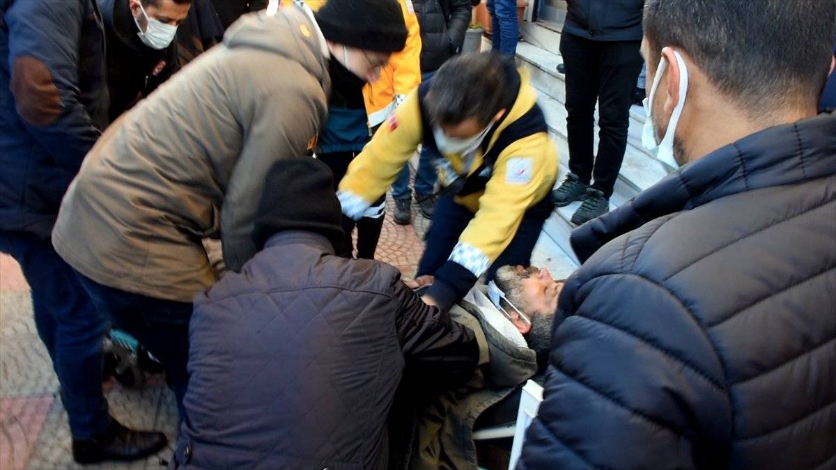 HDP'li milletvekili evlat nöbetindeki ailelere zafer işareti yaptı