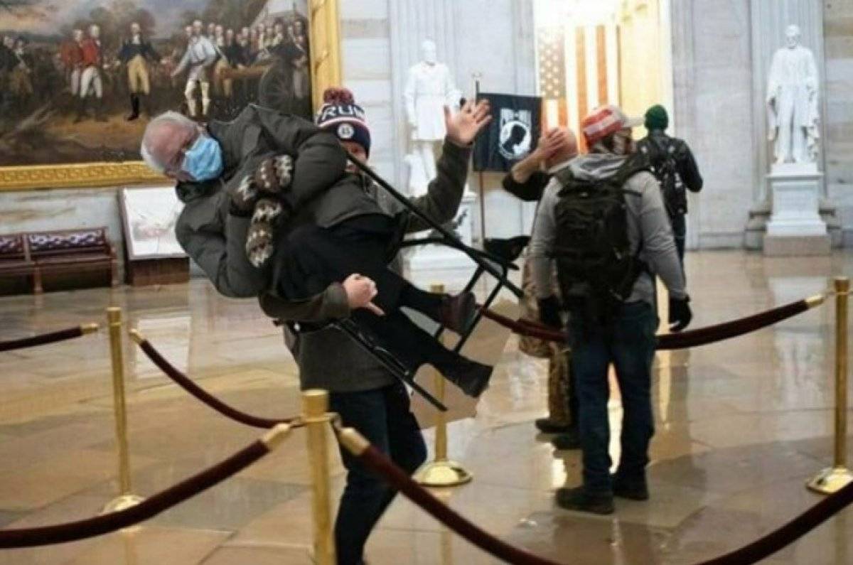 Bernie Sanders'ın yün eldivenleri sosyal medyanın gündeminde