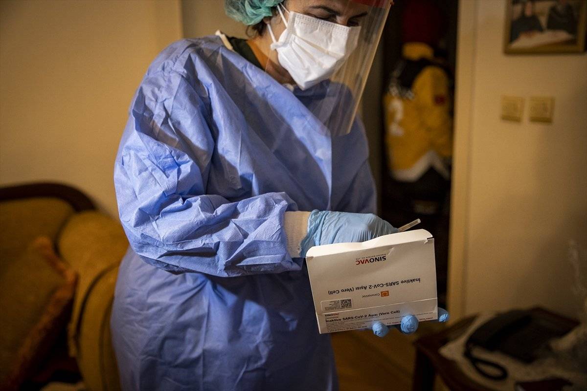 Ankara'nın en yaşlı iki kadını korona aşısını oldu