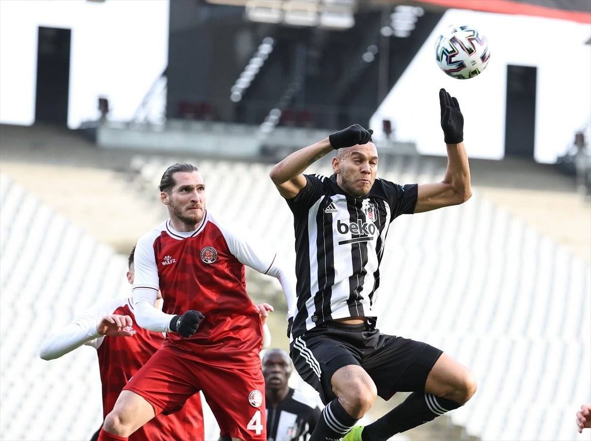 Beşiktaş, Karagümrük'ü de farklı yendi