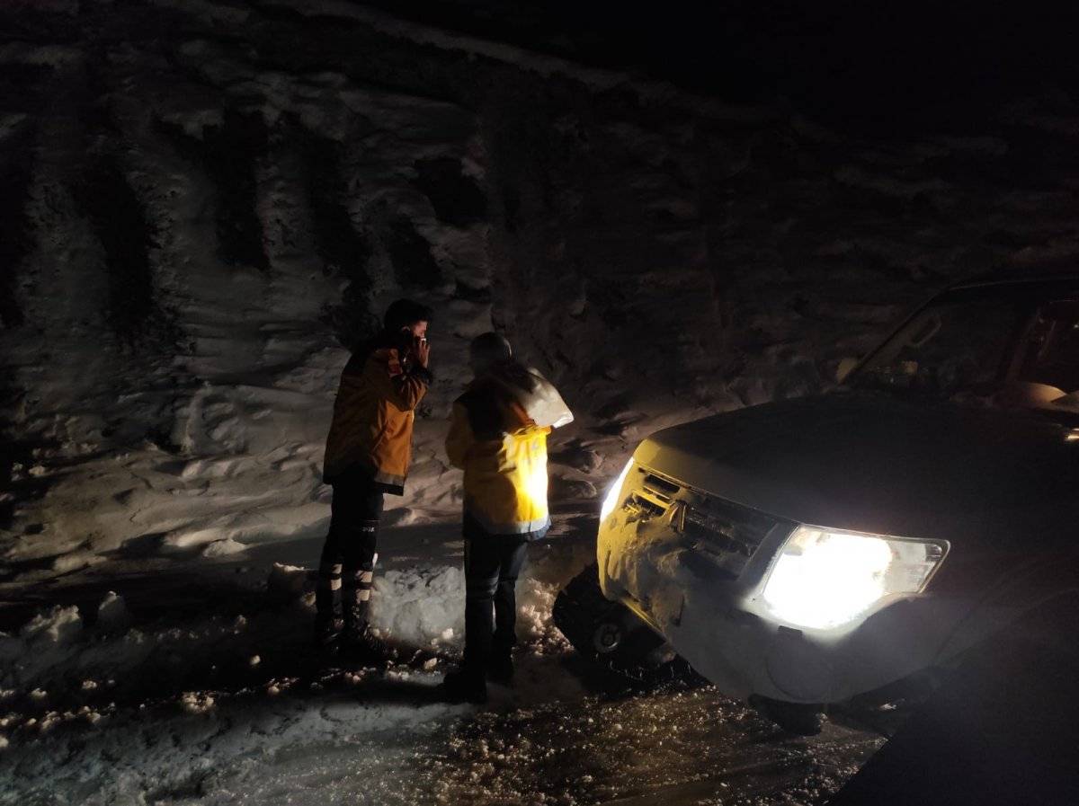 Batman'da mahsur kalan sağlık ekibi kurtarıldı