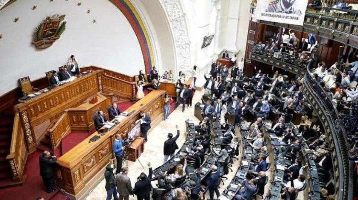 Twitter, Venezuela Ulusal Meclisinin hesabını bloke etti