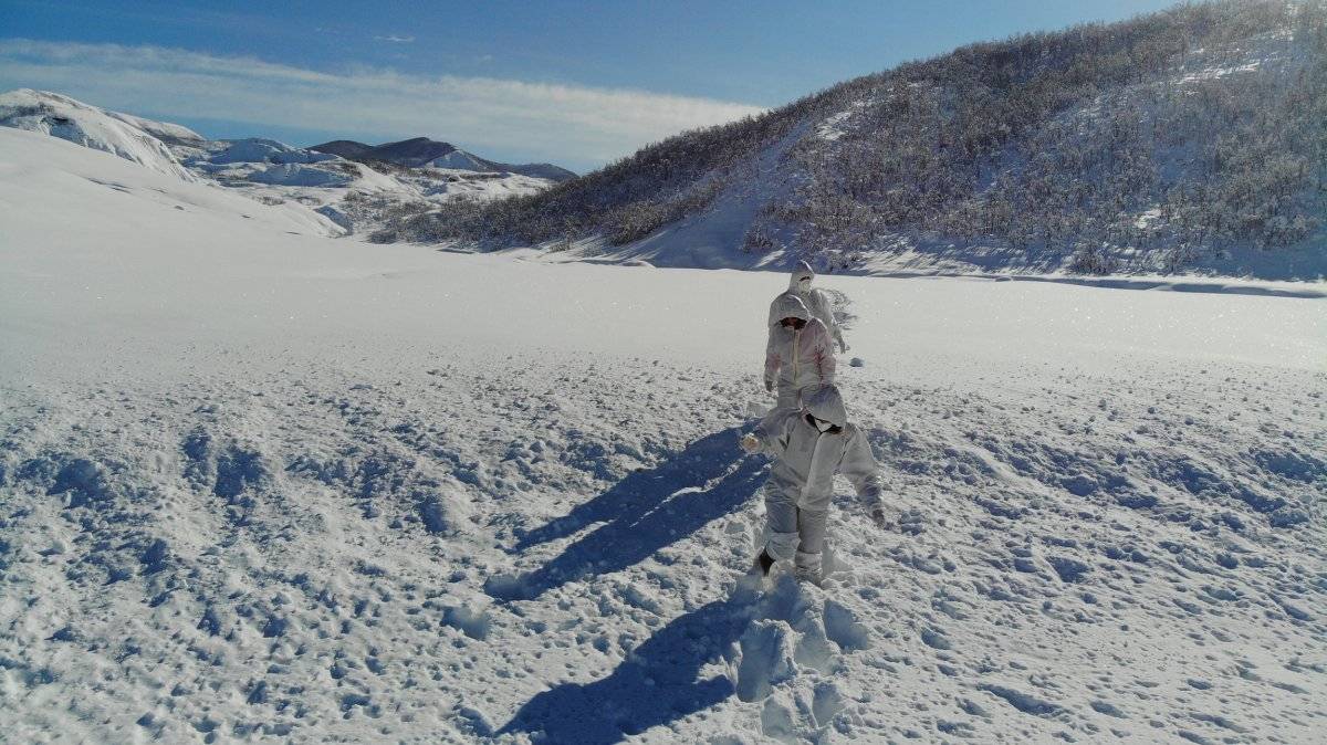 Koronavirüs kahramanlarının karla kaplı yollarda filyasyon mücadelesi