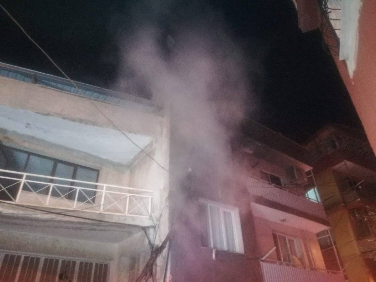 İzmir'de yangını fark eden bekçiler faciayı önledi