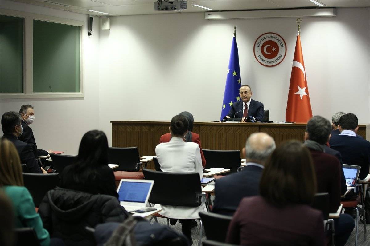 Mevlüt Çavuştoğlu Brüksel'de: Vize serbestisi adımı bekliyoruz