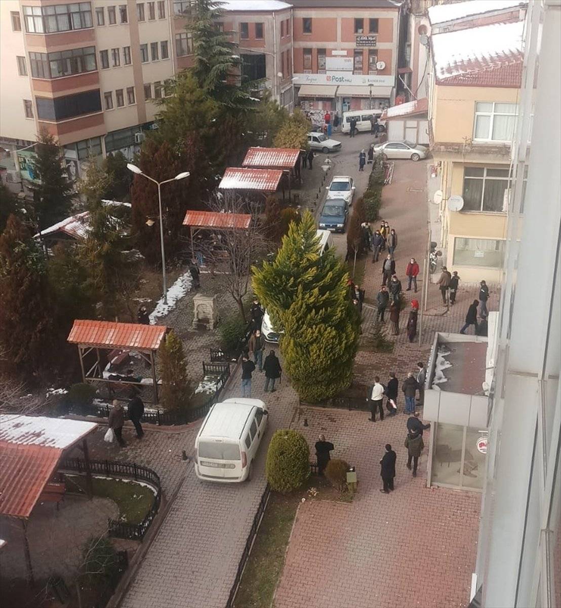 Karabük'te iki aile sokak ortasında birbirine girdi