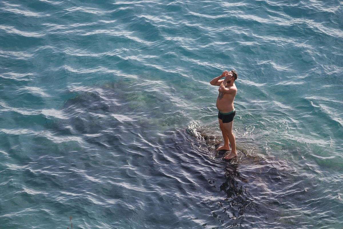 Antalya'da ocak ayında denizin tadını çıkardılar