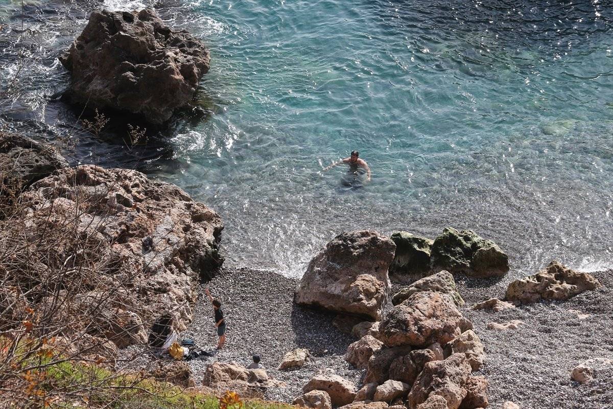 Antalya'da ocak ayında denizin tadını çıkardılar