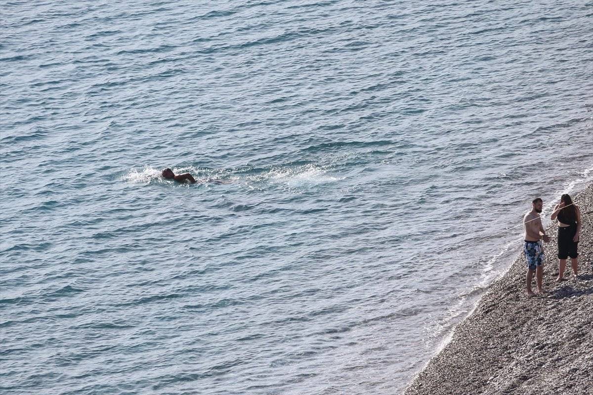 Antalya'da ocak ayında denizin tadını çıkardılar